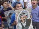 Auf junge Palästinenser wirkt Arafat über den Tod hinaus indentitätsstiftend.
