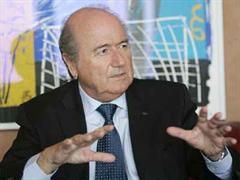 Joseph Blatter will die Mannschaften in die Rassismus-Diskussion vermehrt einbeziehen.