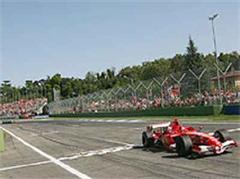 Ferrari kann's nur recht sein. Bild: Michael Schumacher siegt in Imola.