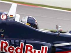 Sebastian Vettel setzte seinen Boliden am Sonntag in der ersten Kurve ins Kiesbeet.