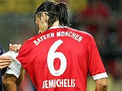 Münchens Martin Demichelis droht eine Zwangspause von bis zu sieben Wochen.