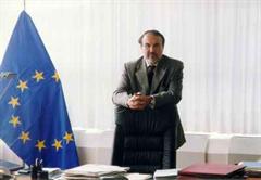 EU-Währungskommissar Pedro Solbes fordert von Frankreich weitere Sparprogramme.