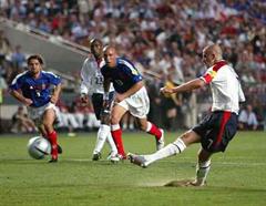 Der spielentscheidende Moment: David Beckham verschiesst den Penalty.