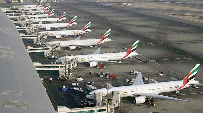 2015 beförderte Emirates mit fast 52 Mio. Menschen deutlich mehr Menschen als im Geschäftsjahr zuvor.